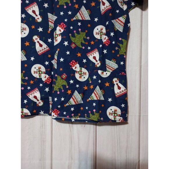 Scrub Wear Scrub Top Ladies Extra Large Navy Christmas Tree Snowman - Picture 3 of 8
